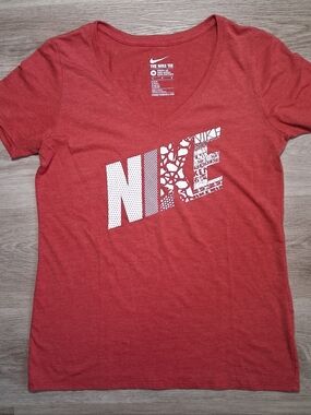 Womwn's Nike Red Graphic V-Neck Tee